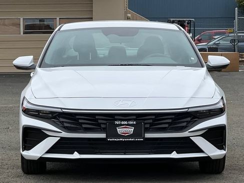 New 2026 Hyundai Elantra SE FWD image 3