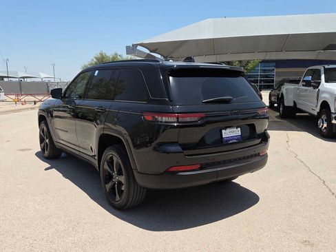 Used 2024 Jeep Grand Cherokee Altitude AWD/4WD image 6