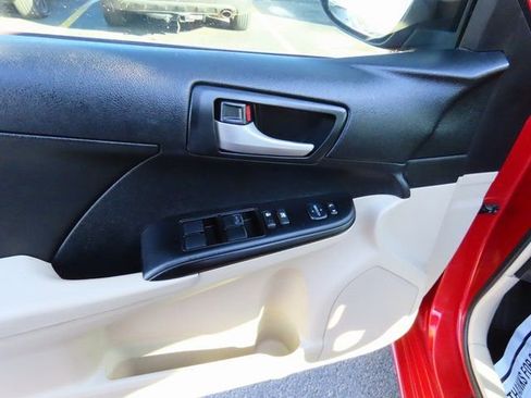 Used 2013 Toyota Camry LE image 20