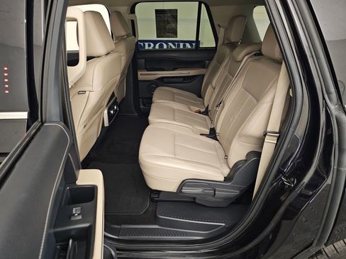 Used 2023 Ford Expedition Max XLT image 38