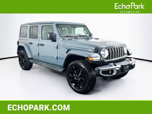 Used 2025 Jeep Wrangler Unlimited Sahara AWD/4WD image 1