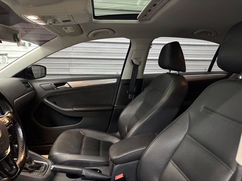 Used 2017 Volkswagen Jetta SE image 23