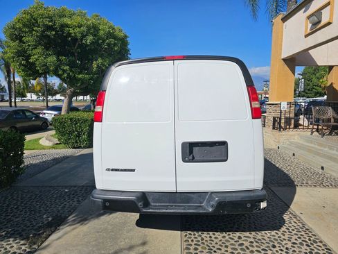 Used 2018 Chevrolet Express 3500 Extended w/ Driver Convenience Package image 6