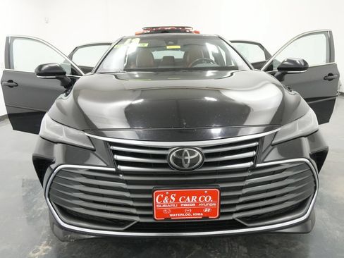 Used 2019 Toyota Avalon Limited FWD image 29