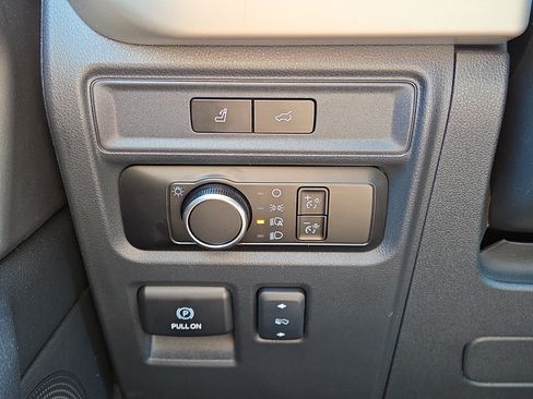 Certified 2024 Ford Expedition XLT RWD image 28