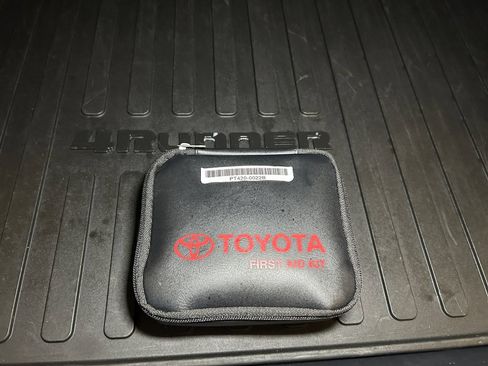Certified 2025 Toyota 4Runner SR5 AWD/4WD image 19