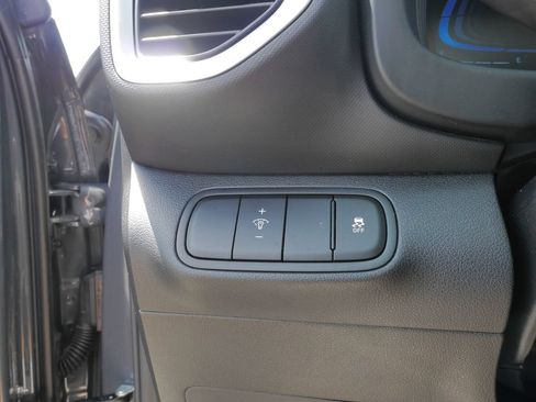 Used 2025 Hyundai Venue SE FWD image 22