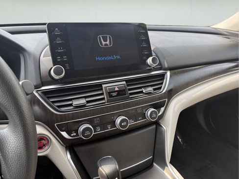 Used 2018 Honda Accord EX image 8