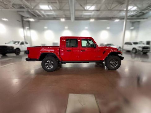 New 2025 Jeep Gladiator Mojave image 14
