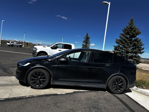 Used 2024 Tesla Model X image 2
