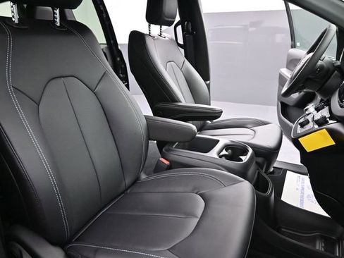 New 2026 Chrysler Voyager LX image 26
