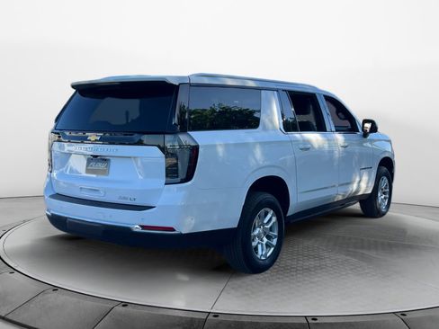 Used 2025 Chevrolet Suburban LT w/ Comfort Package RWD image 7