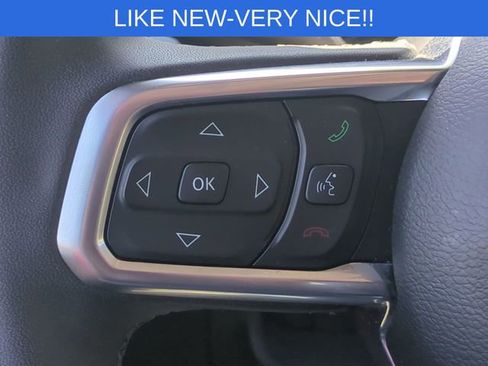 Used 2025 Jeep Wrangler Unlimited Sahara AWD/4WD image 17