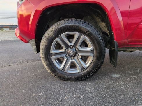 Used 2017 Toyota Tacoma Limited w/ Tow Package image 27