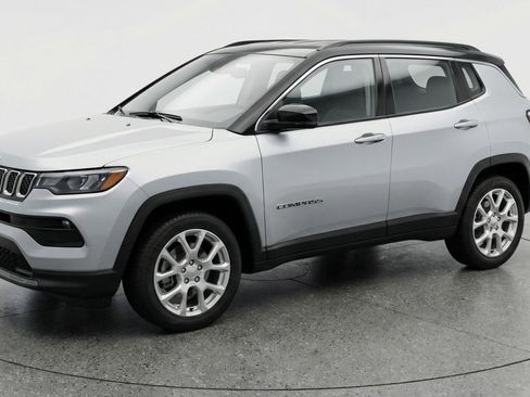 Used 2025 Jeep Compass Limited AWD/4WD image 3