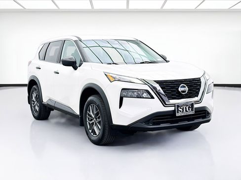 Used 2021 Nissan Rogue S image 3