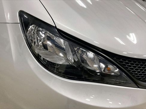 Used 2024 Chrysler Voyager LX image 27