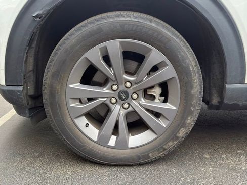 Used 2023 Ford Explorer XLT w/ Equipment Group 202A image 8