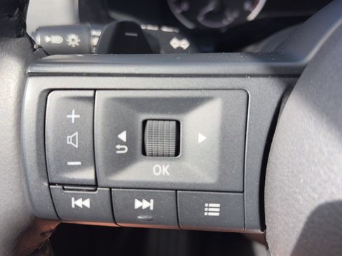 Used 2025 Nissan Pathfinder SV AWD/4WD image 18