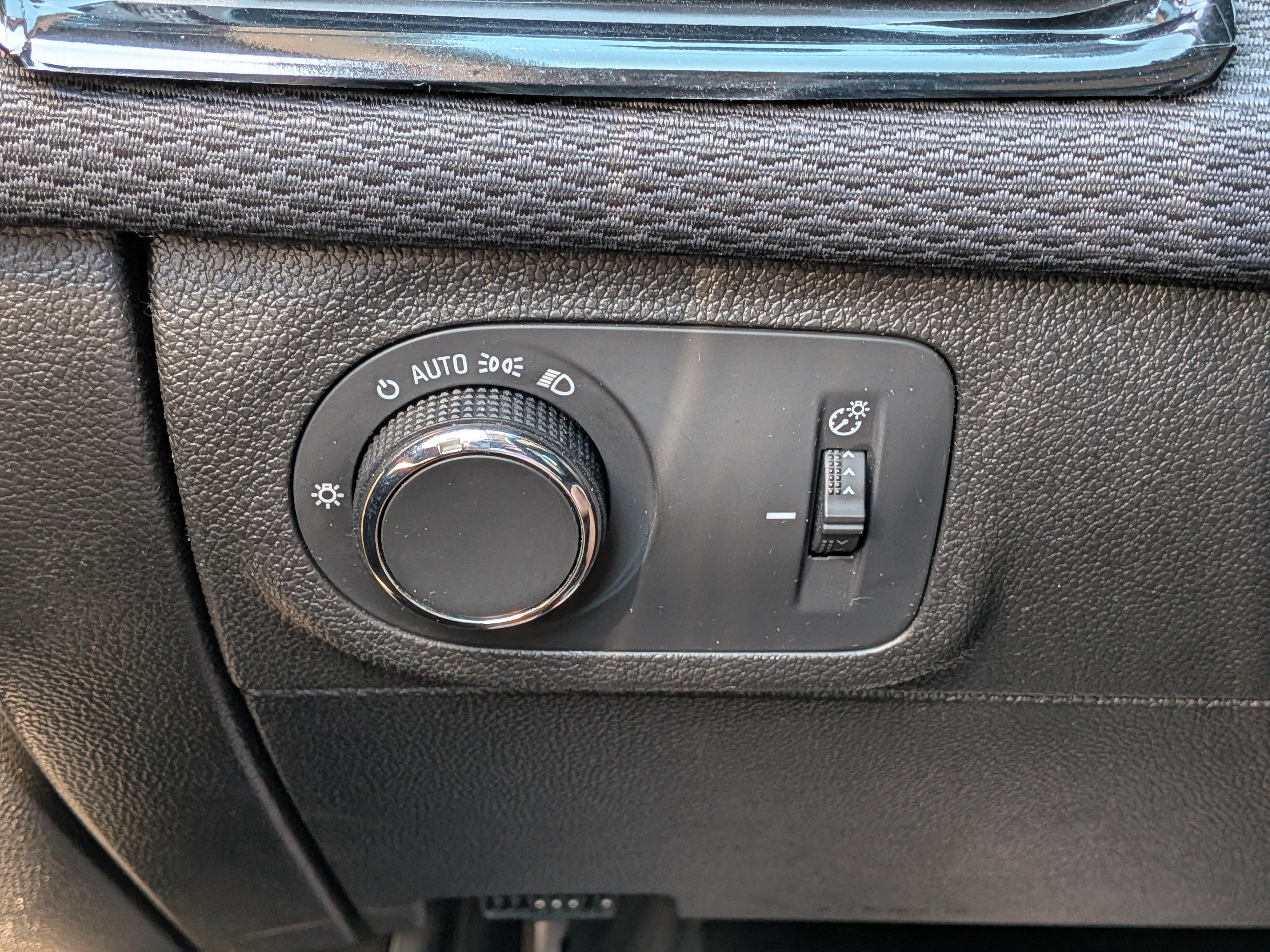 Used 2018 Chevrolet Cruze LT w/ Convenience Package FWD image 23