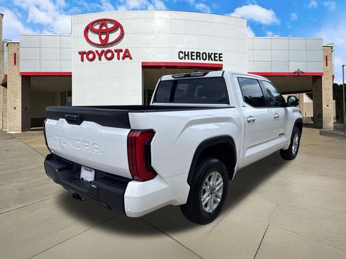 Used 2025 Toyota Tundra SR5 w/ SR5 Premium Package AWD/4WD image 5