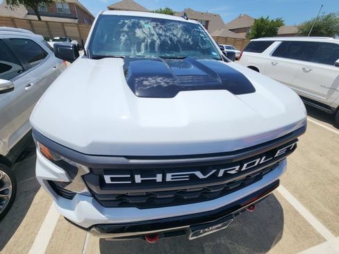 Used 2025 Chevrolet Silverado 1500 Custom Trail Boss w/ LPO, Dark Essentials Package AWD/4WD image 2
