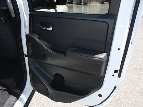Used 2023 Nissan Frontier SV RWD image 18