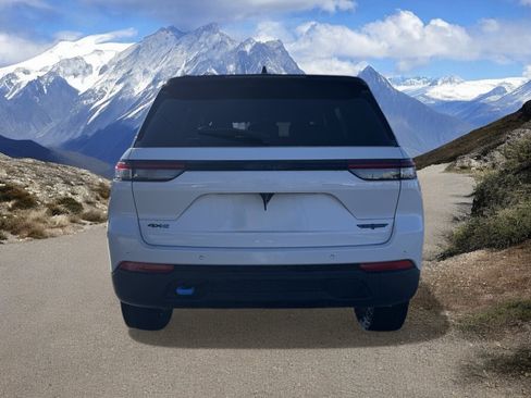 Used 2024 Jeep Grand Cherokee Trailhawk image 4