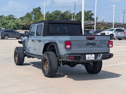 Used 2025 Jeep Gladiator Sport AWD/4WD image 4