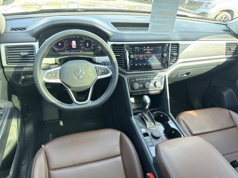 Certified 2022 Volkswagen Atlas SE image 9