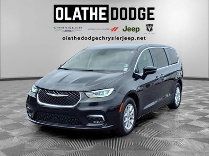 Used 2024 Chrysler Pacifica Touring-L