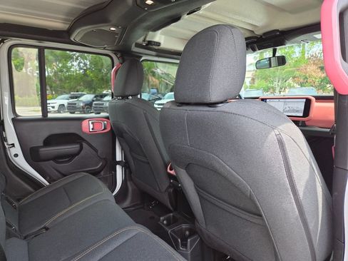 Used 2024 Jeep Gladiator Sport AWD/4WD image 17