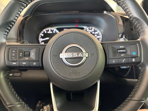 Used 2025 Nissan Pathfinder SV FWD image 30