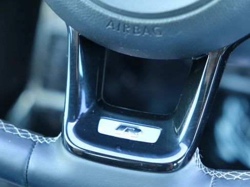 Used 2016 Volkswagen Golf R 4-Door image 45