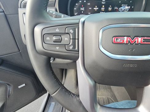 Used 2024 GMC Yukon SLT w/ SLT Premium Package AWD/4WD image 11