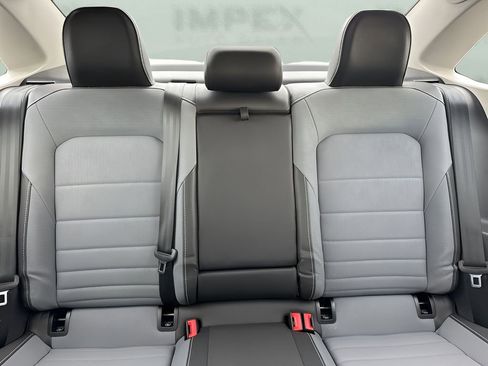 Used 2025 Volkswagen Jetta SE image 12