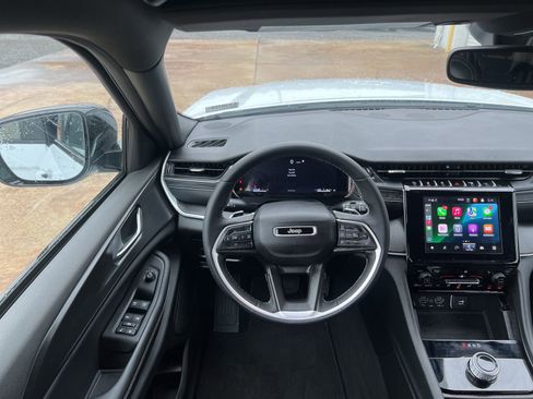 Used 2024 Jeep Grand Cherokee L Altitude image 12