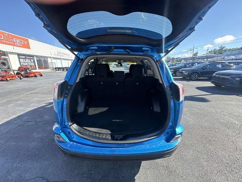 Used 2017 Toyota RAV4 LE w/ Carpet Mat Package FWD image 22