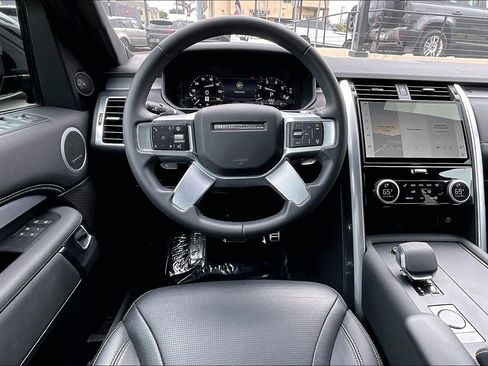 Used 2025 Land Rover Discovery Dynamic SE AWD/4WD image 5