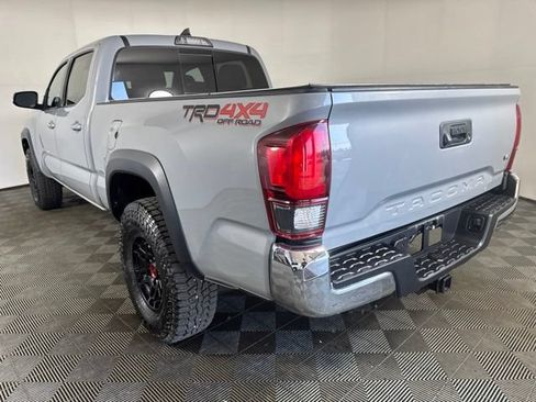 Used 2019 Toyota Tacoma TRD Off-Road AWD/4WD image 6