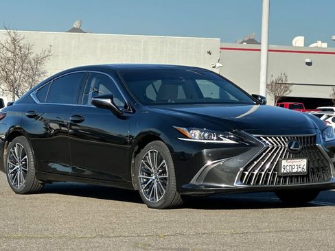Used 2023 Lexus ES 300h w/ Premium Package image 5