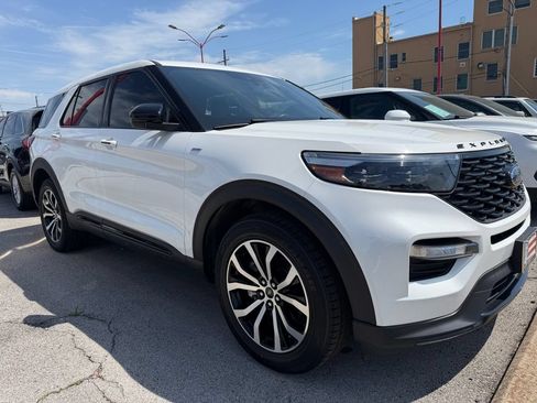Used 2022 Ford Explorer ST-Line AWD/4WD image 18