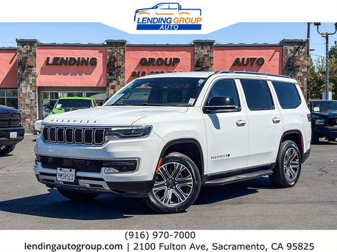 Used 2024 Jeep Wagoneer Series II w/ Flexible Seating Group RWD image 1