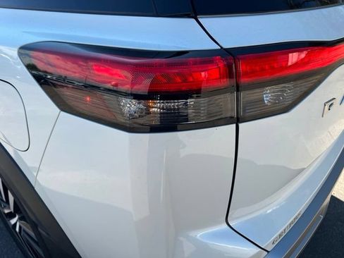 Used 2023 Nissan Pathfinder Platinum w/ Lighting Package (N93) FWD image 10