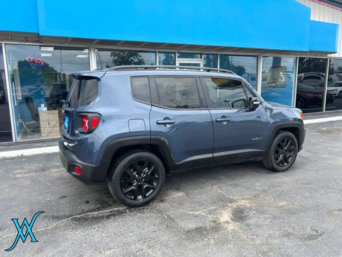 Used 2023 Jeep Renegade Altitude AWD/4WD image 7