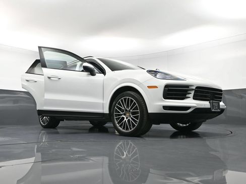 Certified 2022 Porsche Cayenne Platinum Edition AWD/4WD image 37