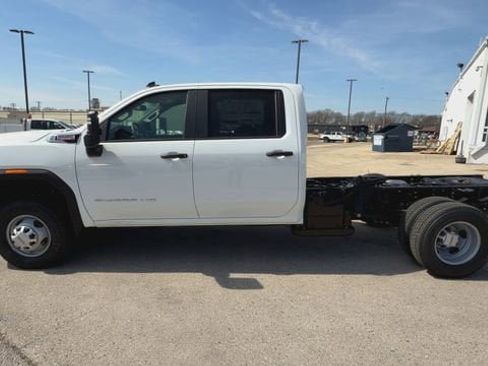 New 2026 GMC Sierra 3500 Pro AWD/4WD image 4