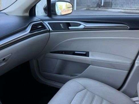 Used 2017 Ford Fusion SE w/ Fusion SE Technology Package AWD/4WD image 34