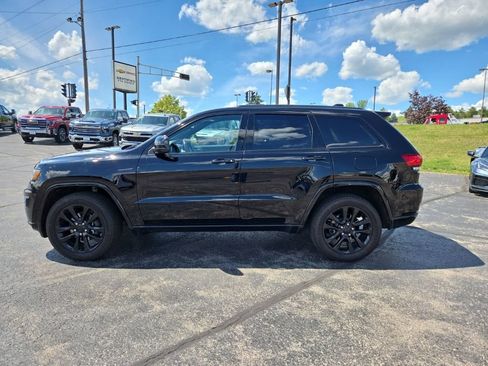 Used 2019 Jeep Grand Cherokee Altitude AWD/4WD image 6