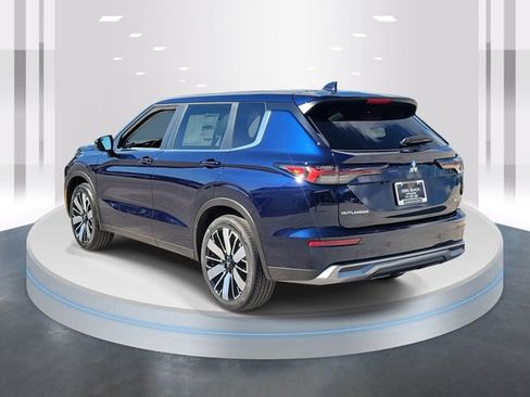 New 2025 Mitsubishi Outlander SE image 3